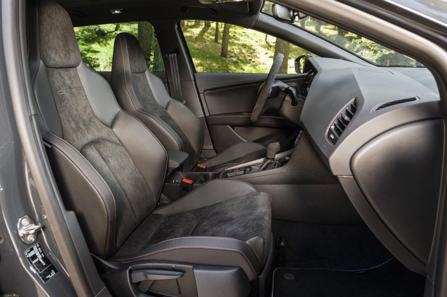 Интерьер Seat Leon Cupra R ST (5F) 2018 года  (WW) (фото 24 из 40)